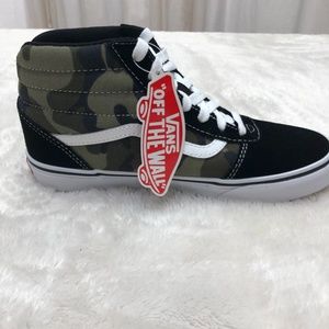 NWT - Vans Ward Hitop, Camoflauge(canvas)/Black(suede), size 5 youth